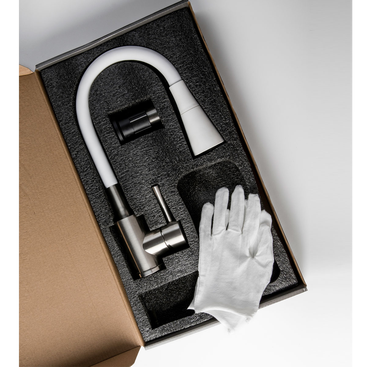 Фотография Смеситель кухня из нерж. ст. с гибким изливом с конической насадкой, белый VOLMAX