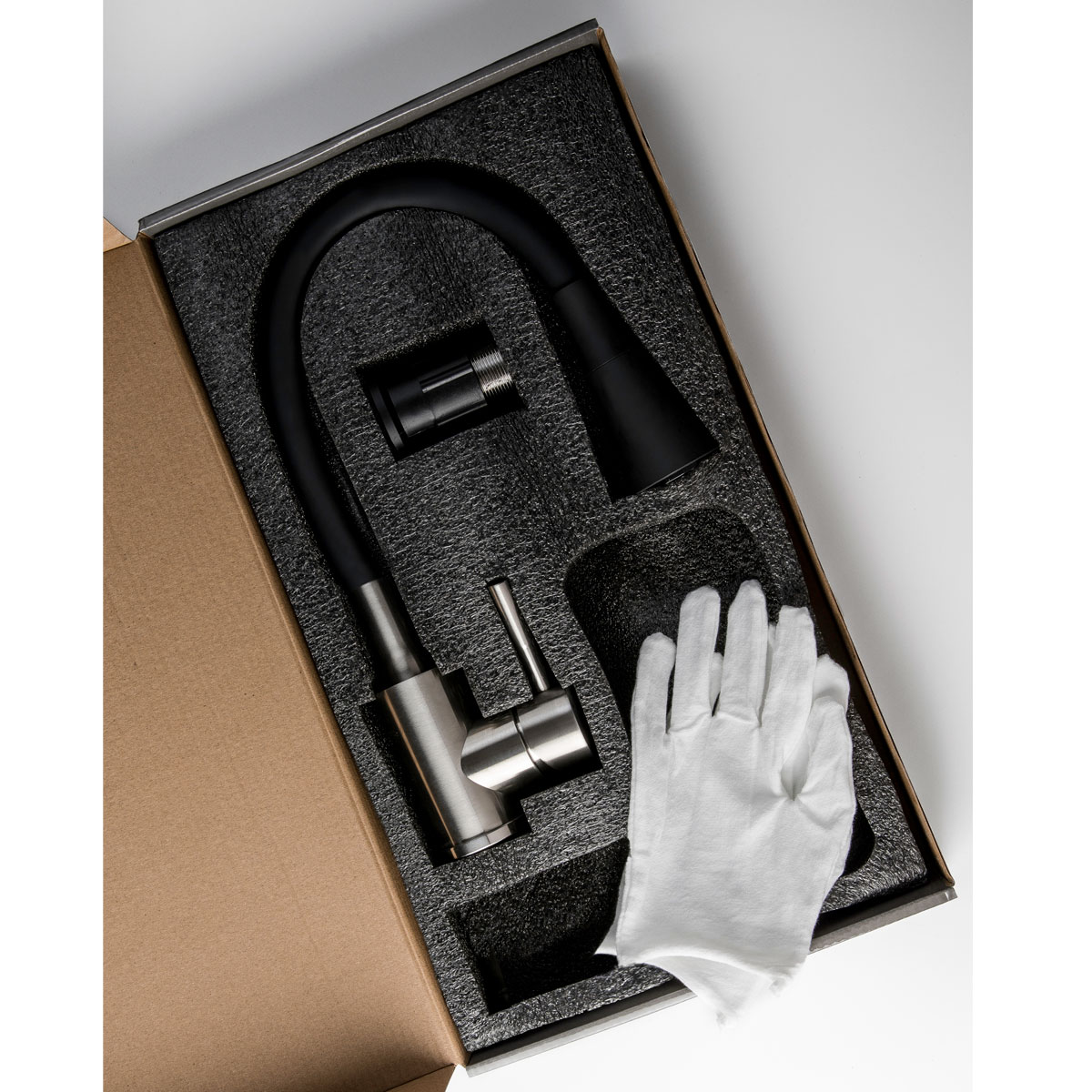 Фотография Смеситель кухня из нерж. ст. с гибким изливом с конической насадкой, черный VOLMAX